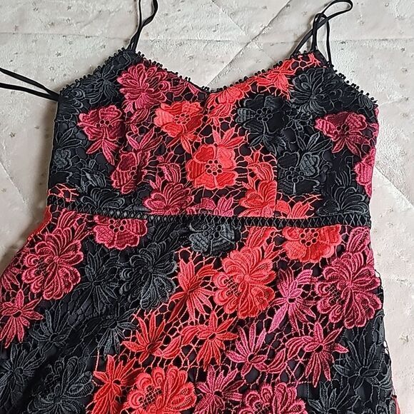 Revolve - BEBE Women's Floral Lace Slip Dress with A-line Silhouette Black Red 8 - Picture 4 of 11